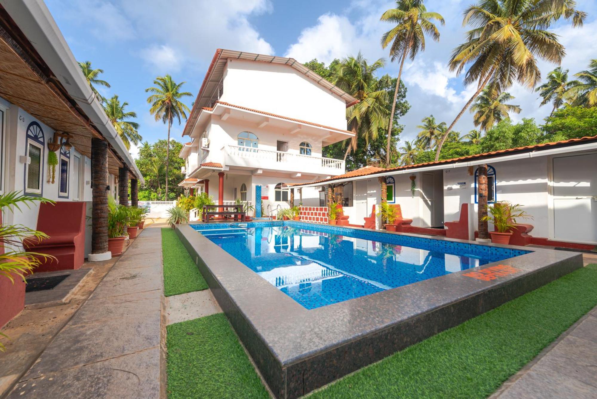 Hotel La Paulo'S Near Beach Resort Morjim Exterior photo
