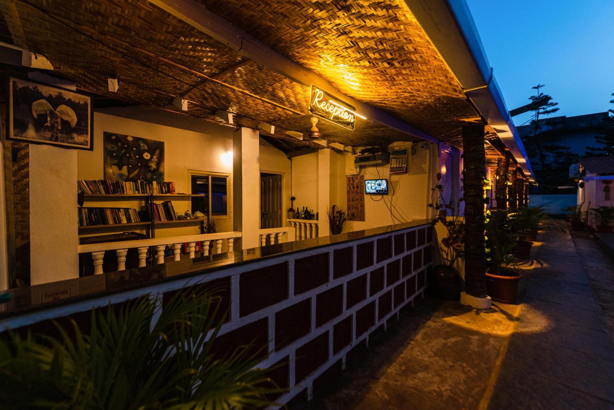 Hotel La Paulo'S Near Beach Resort Morjim Exterior photo